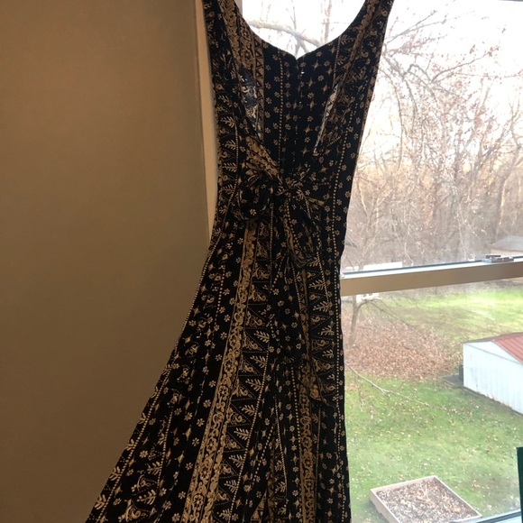 Beautiful, formal, Pleated pantsuit!  Open back with straps to tie in back. - Picture 8 of 8